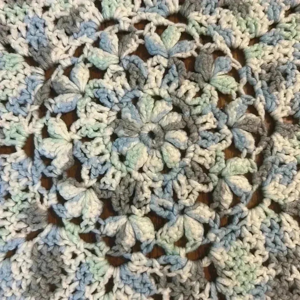 Handmade Star shaped crochet baby blanket - Picture 2 of 4